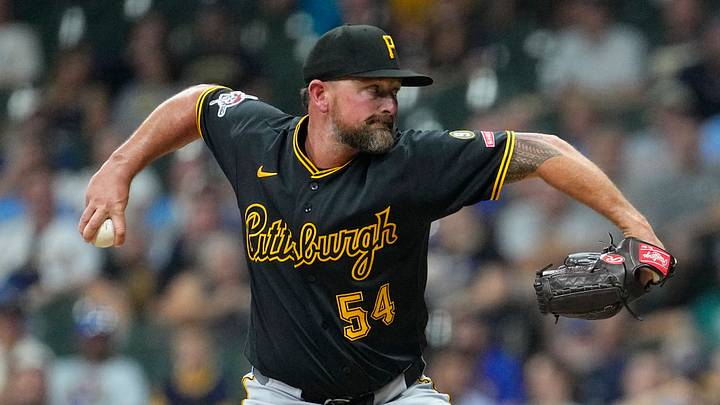 Aug 4, 2026; Milwaukee, Wisconsin, USA; Pittsburgh Pirates pitcher Kirby Yates (54) delivers a pitch against the Milwaukee Brewers in the eighth inning at American Family Field. Mandatory Credit: Michael McLoone-Imagn Images Aug 4, 2026; Milwaukee, Wisconsin, USA; Pittsburgh Pirates pitcher Kirby Yates (54) delivers a pitch against the Milwaukee Brewers in the eighth inning at American Family Field. Mandatory Credit: Michael McLoone-Imagn Images