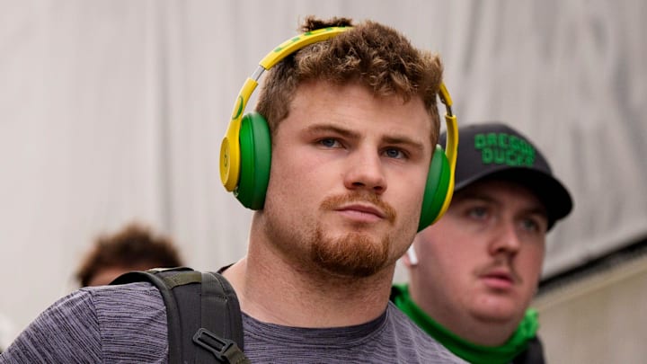 Oregon inside linebacker Bryce Boettcher arrives at the field as the Oregon Ducks take on the Washington Huskies on Nov. 29, 2025, at Husky Stadium in Seattle, Washington.