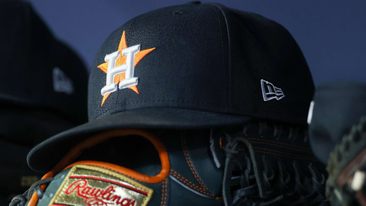Apr 21, 2023; Atlanta, Georgia, USA; A detailed view of a Houston Astros hat and glove in the dugout against the Atlanta Braves in the fifth inning at Truist Park. Mandatory Credit: Brett Davis-Imagn Images Apr 21, 2023; Atlanta, Georgia, USA; A detailed view of a Houston Astros hat and glove in the dugout against the Atlanta Braves in the fifth inning at Truist Park. Mandatory Credit: Brett Davis-Imagn Images