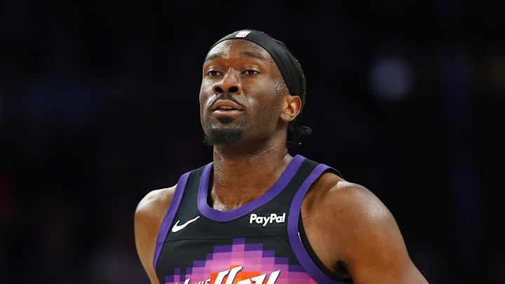 Feb 22, 2026; Phoenix, Arizona, USA; Phoenix Suns center Mark Williams (15) against the Portland Trail Blazers at Mortgage Matchup Center. Mandatory Credit: Mark J. Rebilas-Imagn Images