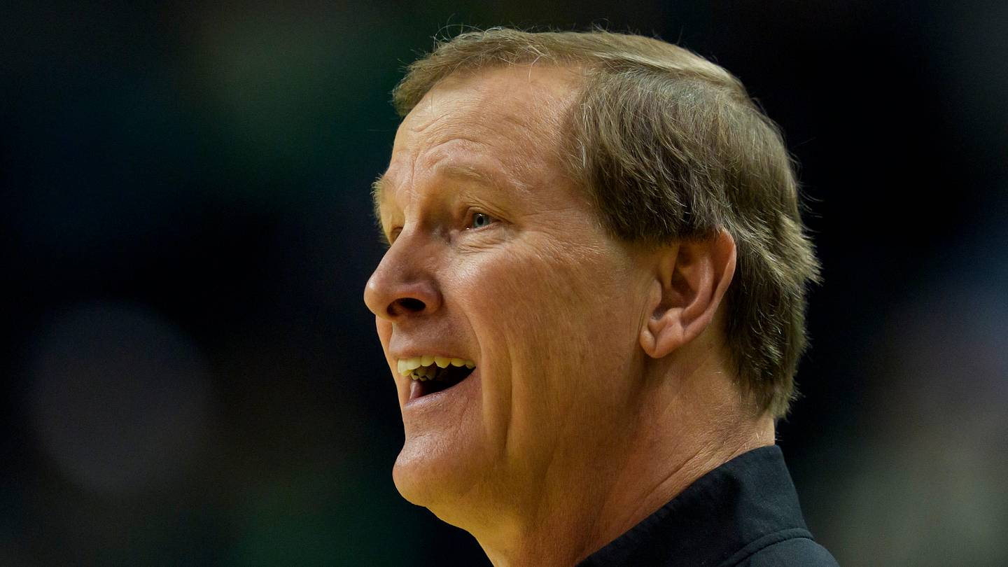 Oregon Ducks Basketball Falling Behind Without General Manager