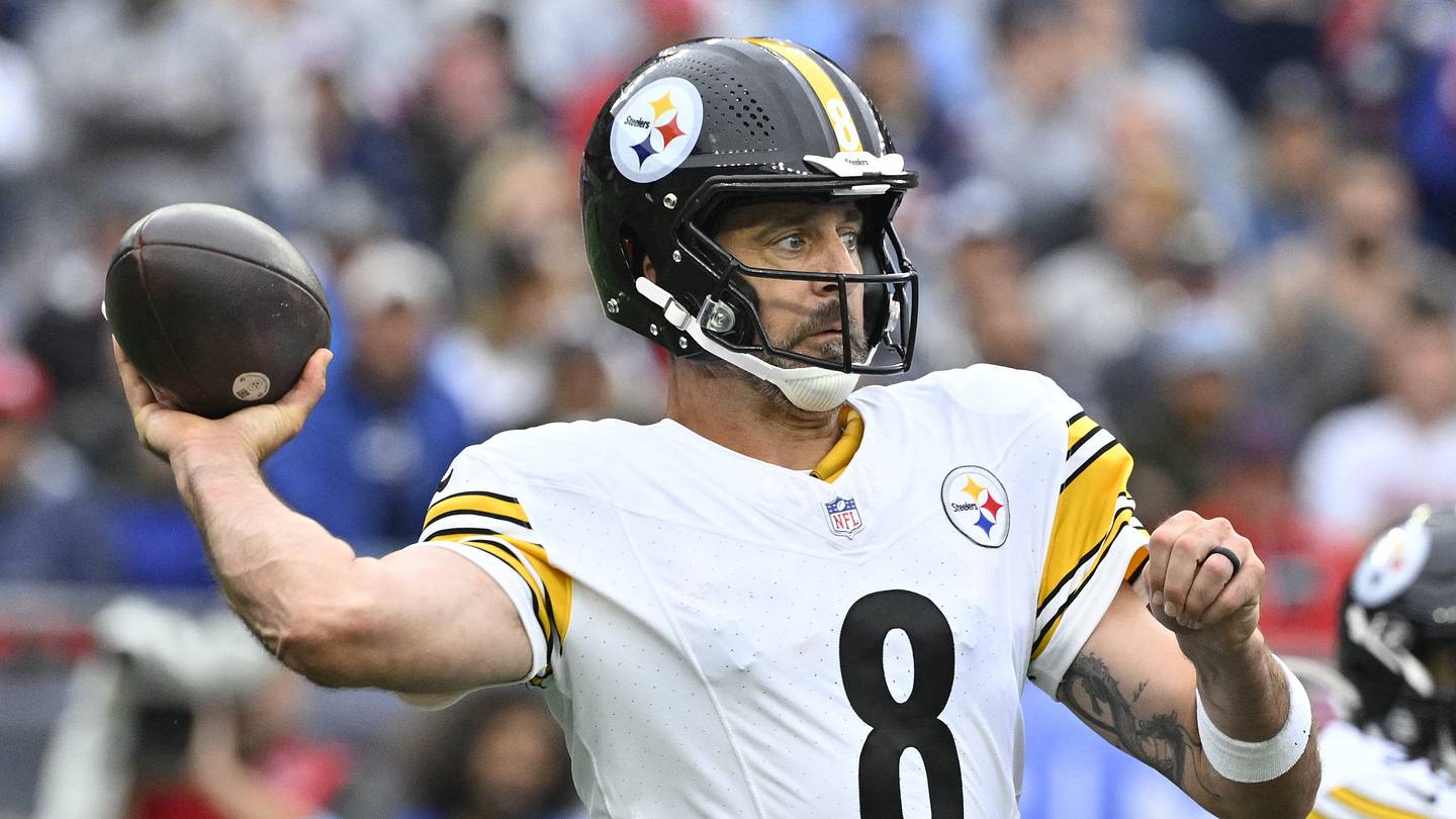 Steelers fans have major Aaron Rodgers and O-line concerns after blowout loss