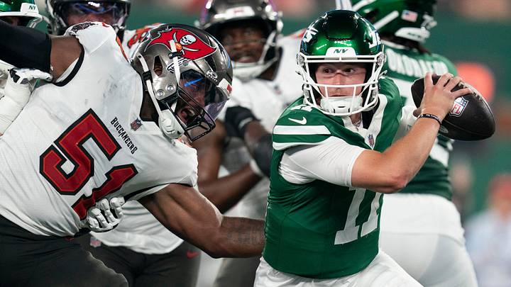A pair of Buccaneers legends want David Walker to put better effort on tape going forward. A pair of Buccaneers legends want David Walker to put better effort on tape going forward.