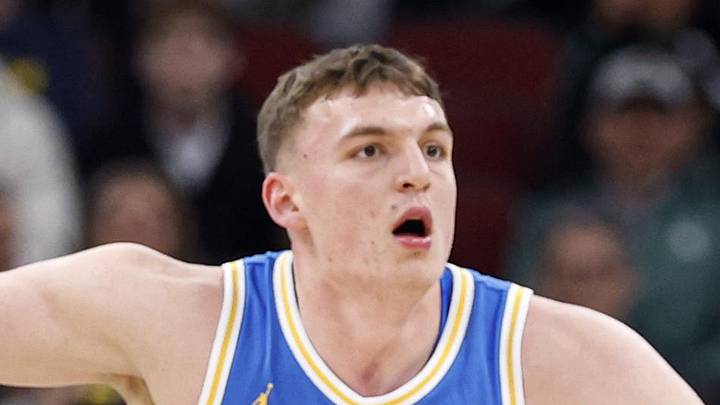 Mar 13, 2026; Chicago, IL, USA; UCLA Bruins forward Tyler Bilodeau (34) defends against Michigan State Spartans center Carson Cooper (15) during the first half at United Center. Mandatory Credit: Kamil Krzaczynski-Imagn Images Mar 13, 2026; Chicago, IL, USA; UCLA Bruins forward Tyler Bilodeau (34) defends against Michigan State Spartans center Carson Cooper (15) during the first half at United Center. Mandatory Credit: Kamil Krzaczynski-Imagn Images