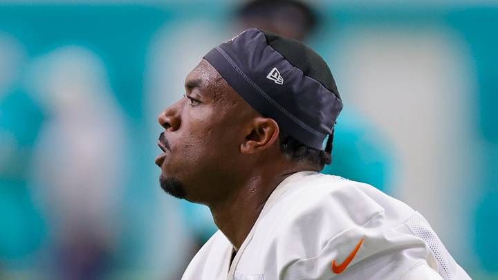 Miami Dolphins guard Austin Jackson
