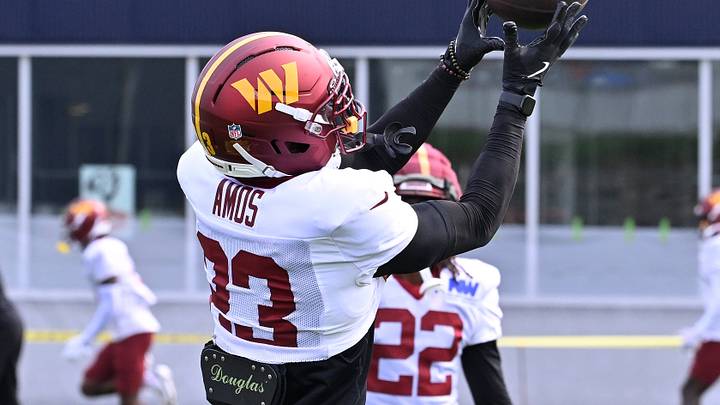 Washington Commanders cornerback Trey Amos