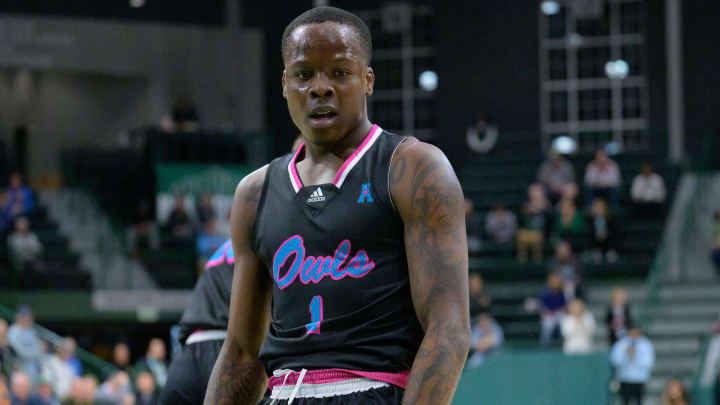 Jan 11, 2024; New Orleans, Louisiana, USA; Florida Atlantic Owls guard Johnell Davis (1) flexes