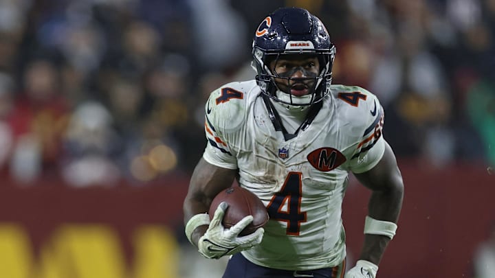  Chicago Bears running back D'Andre Swift (4) runs with the ball against the Washington Commanders during the fourth quarter at Northwest Stadium.