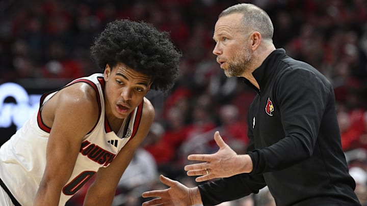 Louisville Cardinals head coach Pat Kelsey talks with guard Mikel Brown Jr. (0) Louisville Cardinals head coach Pat Kelsey talks with guard Mikel Brown Jr. (0)