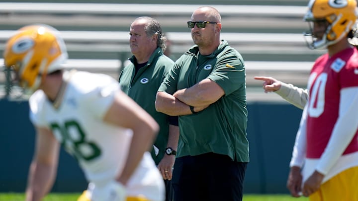 Adam Stenavich overlooks the Packers defense at practice. Stenavich interviewed Saturday with the Bears.