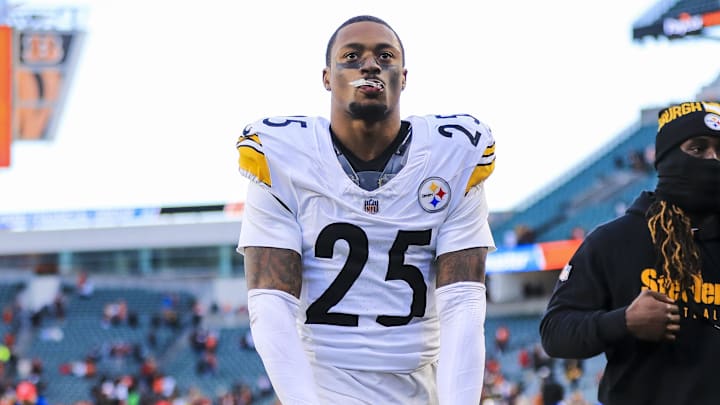 Dec 1, 2024; Cincinnati, Ohio, USA; Pittsburgh Steelers safety DeShon Elliott (25) runs off the field after the victory over the Cincinnati Bengals at Paycor Stadium. Mandatory Credit: Katie Stratman-Imagn Images