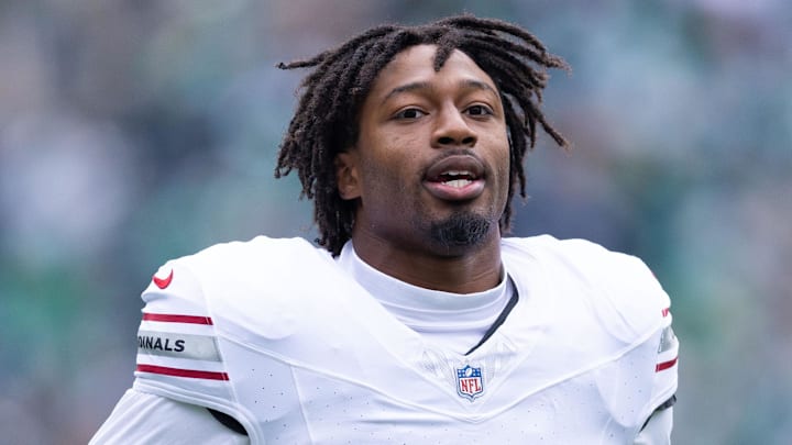Dec 31, 2023; Philadelphia, Pennsylvania, USA; Arizona Cardinals linebacker BJ Ojulari (18) before action against the Philadelphia Eagles at Lincoln Financial Field. Mandatory Credit: Bill Streicher-Imagn Images Dec 31, 2023; Philadelphia, Pennsylvania, USA; Arizona Cardinals linebacker BJ Ojulari (18) before action against the Philadelphia Eagles at Lincoln Financial Field. Mandatory Credit: Bill Streicher-Imagn Images