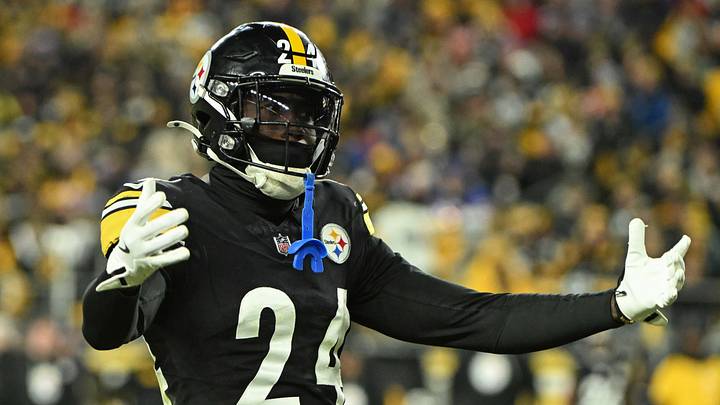 Pittsburgh Steelers cornerback Joey Porter Jr. (24) reacts against the Buffalo Bills Pittsburgh Steelers cornerback Joey Porter Jr. (24) reacts against the Buffalo Bills