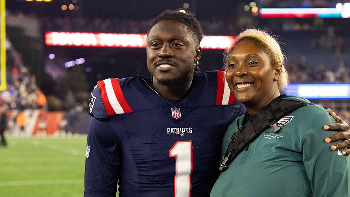 Aug 22, 2026; Foxborough, Massachusetts, USA; New England Patriots wide receiver A.J. Brown (1) poses for a photo with Philadelphia Eagles staff member after the game at Gillette Stadium. Mandatory Credit: Edward Finan-Imagn Images Aug 22, 2026; Foxborough, Massachusetts, USA; New England Patriots wide receiver A.J. Brown (1) poses for a photo with Philadelphia Eagles staff member after the game at Gillette Stadium. Mandatory Credit: Edward Finan-Imagn Images