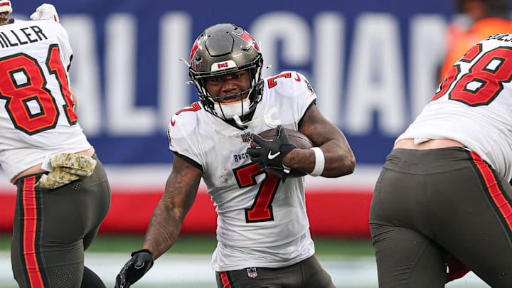 Nov 24, 2024; East Rutherford, New Jersey, USA; Tampa Bay Buccaneers running back Bucky Irving (7) carries the ball during the second half against the New York Giants at MetLife Stadium. Mandatory Credit: Vincent Carchietta-Imagn Images