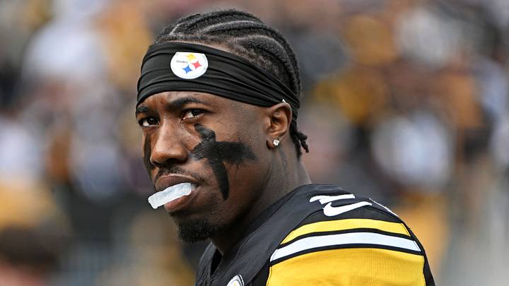 Nov 2, 2025; Pittsburgh, Pennsylvania, USA; Pittsburgh Steelers cornerback Joey Porter Jr. (24) enters the field before the game against the Indianapolis Colts at Acrisure Stadium. Mandatory Credit: Barry Reeger-Imagn Images Nov 2, 2025; Pittsburgh, Pennsylvania, USA; Pittsburgh Steelers cornerback Joey Porter Jr. (24) enters the field before the game against the Indianapolis Colts at Acrisure Stadium. Mandatory Credit: Barry Reeger-Imagn Images