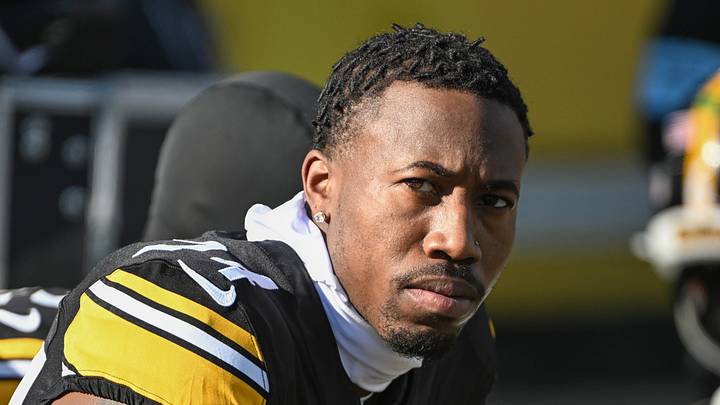 Pittsburgh Steelers cornerback Joey Porter Jr. (24) sits on the bench Pittsburgh Steelers cornerback Joey Porter Jr. (24) sits on the bench