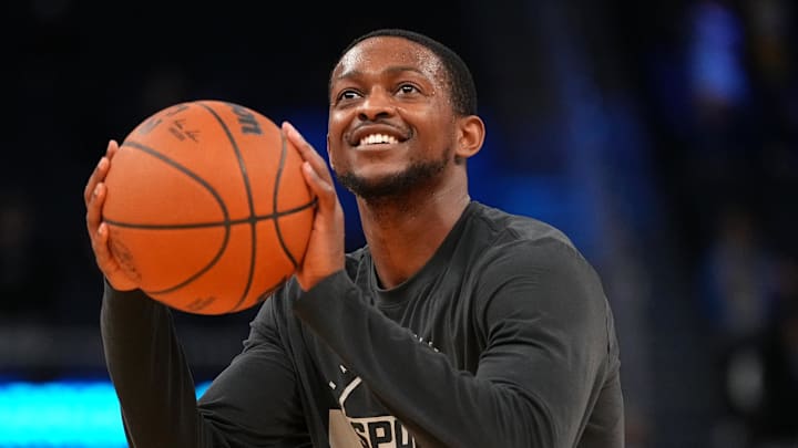 Apr 1, 2026; San Francisco, California, USA; San Antonio Spurs guard De'Aaron Fox (4) prepares to shoot the ball before the start of the game against the Golden State Warriors at the Chase Center. Mandatory Credit: Cary Edmondson-Imagn Images