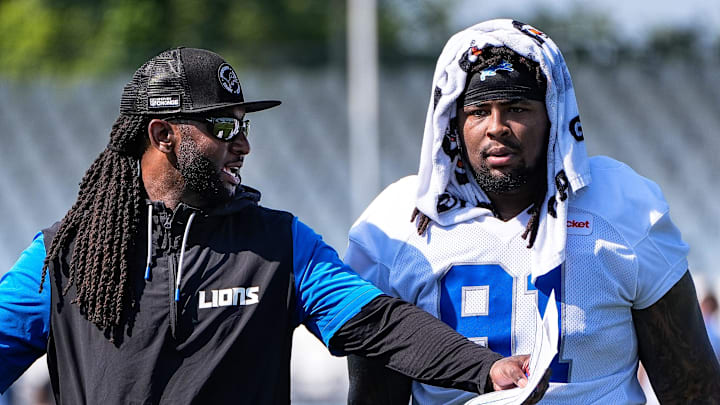 Detroit Lions defensive coordinator Kelvin Sheppard, left, talk to defensive tackle Tyleik Williams (91) Detroit Lions defensive coordinator Kelvin Sheppard, left, talk to defensive tackle Tyleik Williams (91)