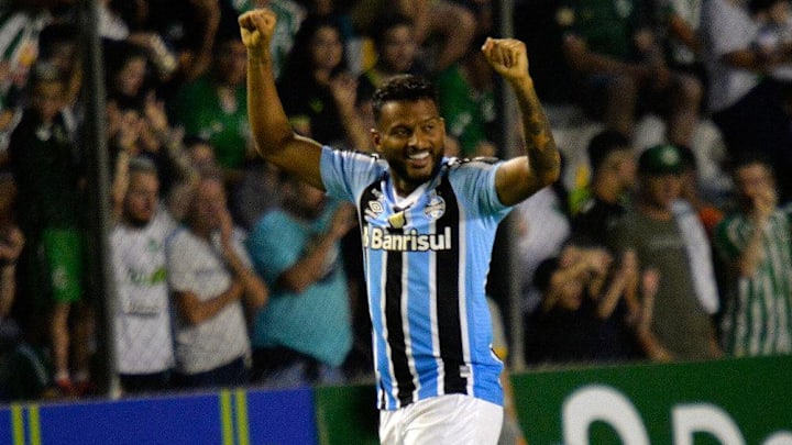 Grêmio vence o Juventude e se isola na liderança do Gauchão. 