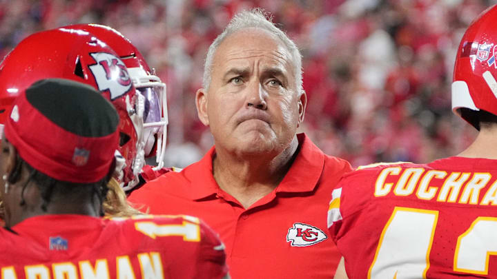 Sep 5, 2024; Kansas City, Missouri, USA; Kansas City Chiefs assistant head coach Dave Toub in the huddle against the Baltimore Ravens during the game at GEHA Field at Arrowhead Stadium. Mandatory Credit: Denny Medley-Imagn Images Sep 5, 2024; Kansas City, Missouri, USA; Kansas City Chiefs assistant head coach Dave Toub in the huddle against the Baltimore Ravens during the game at GEHA Field at Arrowhead Stadium. Mandatory Credit: Denny Medley-Imagn Images