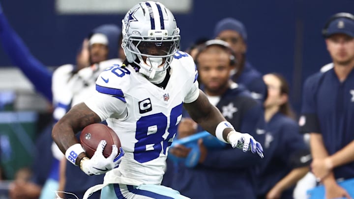 Dallas Cowboys wide receiver CeeDee Lamb (88) runs with the ball against the New York Giants during the second quarter at AT&T Stadium.