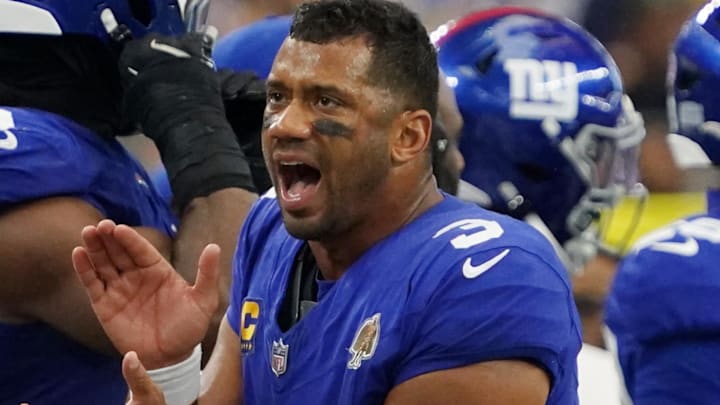 Sep 14, 2025; Arlington, Texas, USA; New York Giants quarterback Russell Wilson (3) claps after a play against the Dallas Cowboys during the fourth quarter at AT&T Stadium. Sep 14, 2025; Arlington, Texas, USA; New York Giants quarterback Russell Wilson (3) claps after a play against the Dallas Cowboys during the fourth quarter at AT&T Stadium.