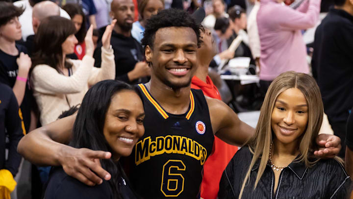 Bronny James poses for a family photo with grandmother Gloria Marie James and mother Savannah James.