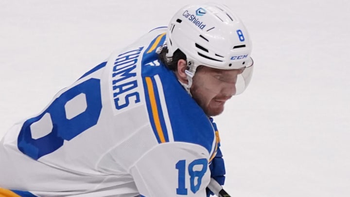 Mar 30, 2026; San Jose, California, USA;  St. Louis Blues center Robert Thomas (18) controls the puck against the San Jose Sharks in the third period at SAP Center at San Jose. Mandatory Credit: David Gonzales-Imagn Images