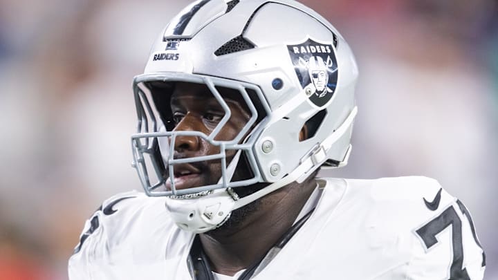 Aug 23, 2025; Glendale, Arizona, USA; Las Vegas Raiders tackle DJ Glaze (71) against the Arizona Cardinals during a preseason NFL game at State Farm Stadium. Mandatory Credit: Mark J. Rebilas-Imagn Images Aug 23, 2025; Glendale, Arizona, USA; Las Vegas Raiders tackle DJ Glaze (71) against the Arizona Cardinals during a preseason NFL game at State Farm Stadium. Mandatory Credit: Mark J. Rebilas-Imagn Images