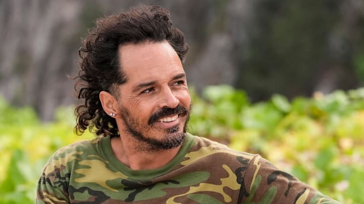 “The Blood Moon” – A mysterious boat arrives delivering an exciting message, “Drop your buffs!” A mad dash ensues when castaways discover that an advantage is hidden deep in the jungle. This week’s mouthwatering challenge reward lifts spirits, but only briefly. A true Survivor first, the dreaded blood moon leads to a historic tribal council, on SURVIVOR 50. Photo: Robert Voets/CBS ©2025 CBS Broadcasting, Inc. All Rights Reserved.