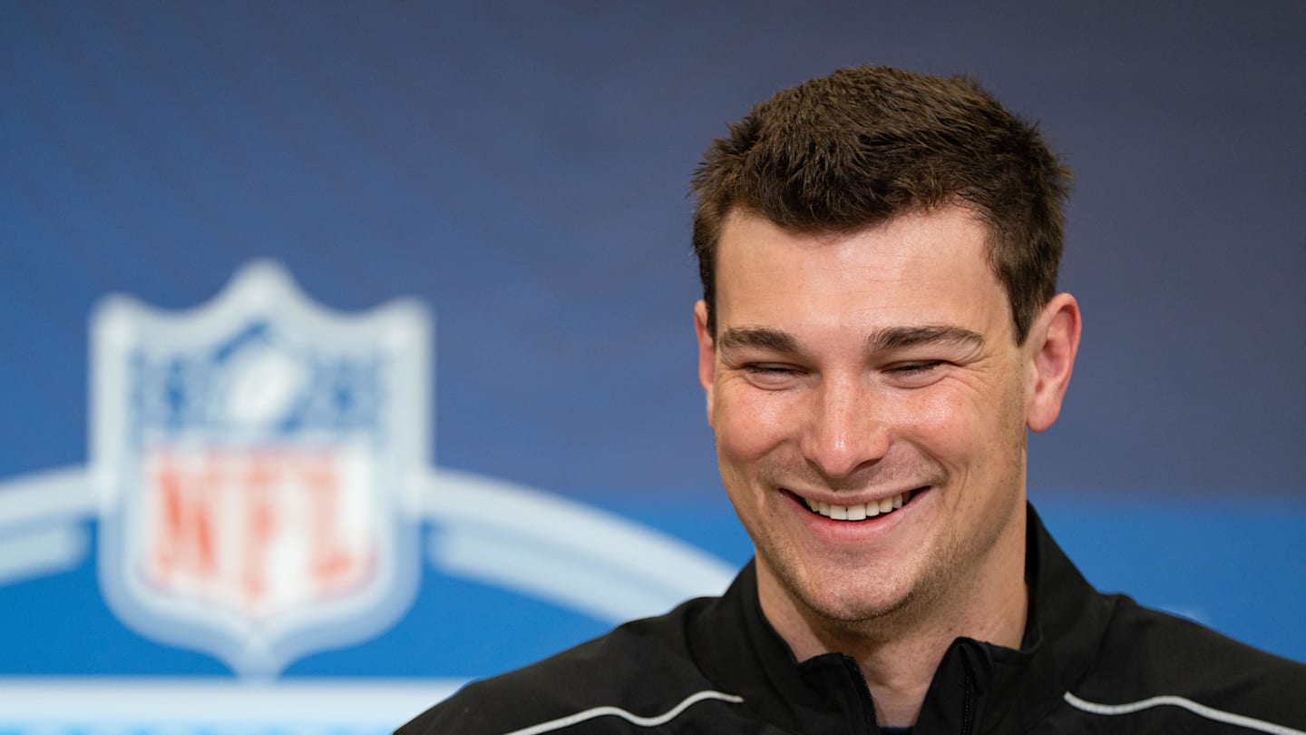 Fernando Mendoza NFL Draft Party: Who's Sitting With No. 1 QB Amid Raiders Pick?