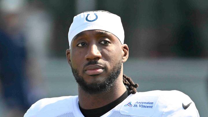 Indianapolis Colts tight end Mo Alie-Cox (81) looks on during training camp 