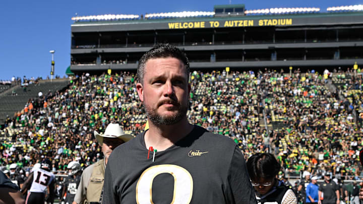 Sep 20, 2025; Eugene, Oregon, USA; Oregon Ducks head coach Dan Lanning walks on the field after the game against the Oregon State Beavers at Autzen Stadium. Mandatory Credit: Troy Wayrynen-Imagn Images Sep 20, 2025; Eugene, Oregon, USA; Oregon Ducks head coach Dan Lanning walks on the field after the game against the Oregon State Beavers at Autzen Stadium. Mandatory Credit: Troy Wayrynen-Imagn Images