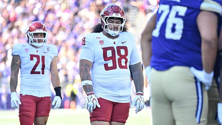 Washington State Cougars defensive tackle Jirah Leaupepetele (98). Washington State Cougars defensive tackle Jirah Leaupepetele (98).