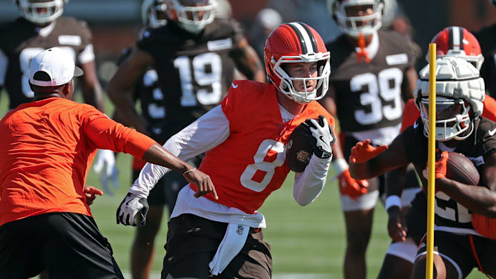 Cleveland Browns quarterback Kenny Pickett (8) runs drills during NFL training camp practice at the Cleveland Browns training facility, Wednesday, July 23, 2025, in Berea, Ohio.
