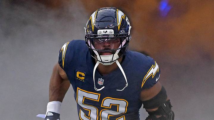 Oct 23, 2025; Inglewood, California, USA; Los Angeles Chargers outside linebacker Khalil Mack (52) is introduced for the game against the Minnesota Vikings at SoFi Stadium. Mandatory Credit: Jayne Kamin-Oncea-Imagn Images Oct 23, 2025; Inglewood, California, USA; Los Angeles Chargers outside linebacker Khalil Mack (52) is introduced for the game against the Minnesota Vikings at SoFi Stadium. Mandatory Credit: Jayne Kamin-Oncea-Imagn Images