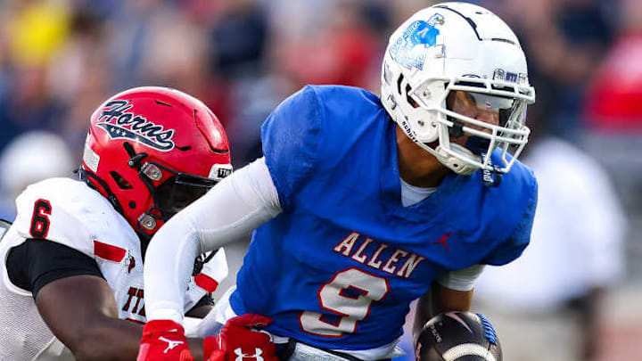 Allen junior Brett Holloway (9) evades Cedar Hill's Carlos Porter in a 42-14 Allen win on Friday, Sept. 6, 2024. Holloway has transferred to Melissa for his senior season. 