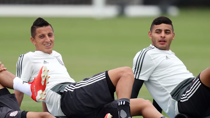 Roberto Alvarado llega al Rebaño Sagrado, mientras que Alexis Vega podría salir de Chivas