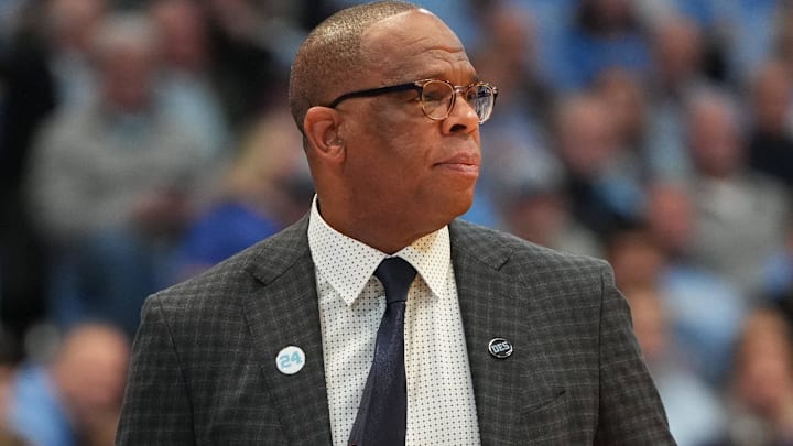 Jan 21, 2026; Chapel Hill, North Carolina, USA; North Carolina Tar Heels head coach Hubert Davis reacts in the second half at Dean E. Smith Center. Mandatory Credit: Bob Donnan-Imagn Images Jan 21, 2026; Chapel Hill, North Carolina, USA; North Carolina Tar Heels head coach Hubert Davis reacts in the second half at Dean E. Smith Center. Mandatory Credit: Bob Donnan-Imagn Images