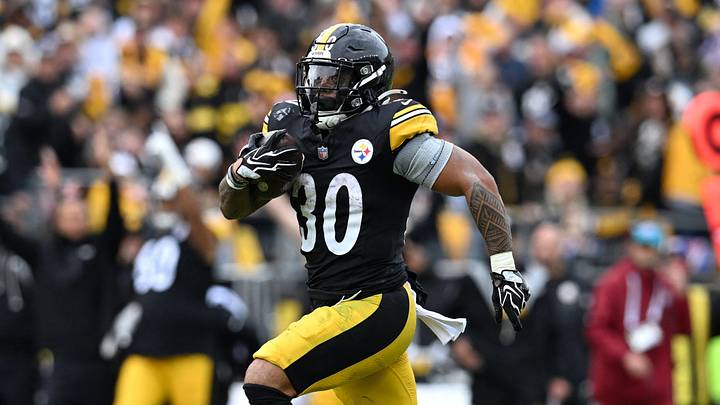 Oct 11, 2026; Pittsburgh, Pennsylvania, USA;  Pittsburgh Steelers running back Jaylen Warren (30) scores a touchdown in the third quarter against the Indianapolis Colts at Acrisure Stadium.  Mandatory Credit: Barry Reeger-Imagn Images