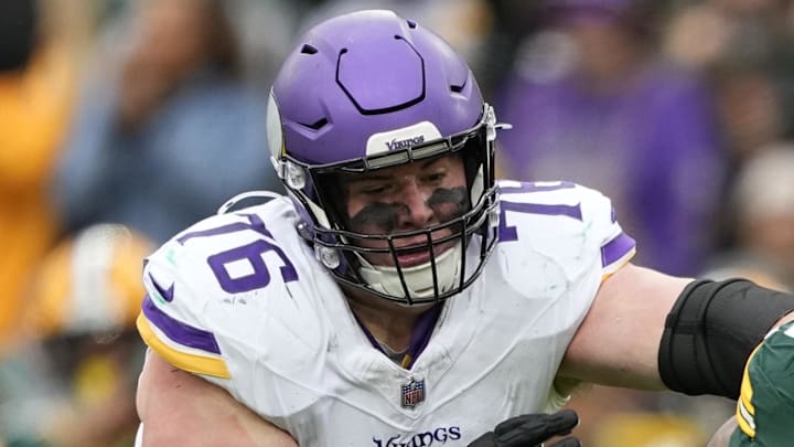 Minnesota Vikings right guard Will Fries