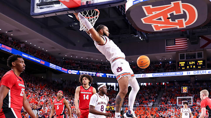 Johni Broome goes for a season-high 31 points as the No. 1 Auburn Tigers take care of business against the Georgia Bulldogs 82-70 Johni Broome goes for a season-high 31 points as the No. 1 Auburn Tigers take care of business against the Georgia Bulldogs 82-70