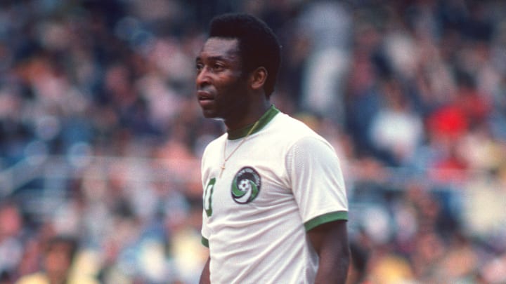 Pelé a raccroché après les New York Cosmos Pelé a raccroché après les New York Cosmos