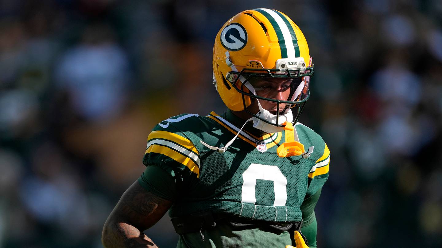 Packers Face Eagles with Key Injuries in Monday Showdown