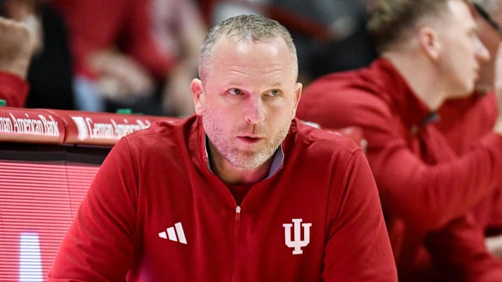 Indiana Hoosiers coach Darian DeVries looks on against the Siena Saints at Simon Skjodt Assembly Hall. Indiana Hoosiers coach Darian DeVries looks on against the Siena Saints at Simon Skjodt Assembly Hall.