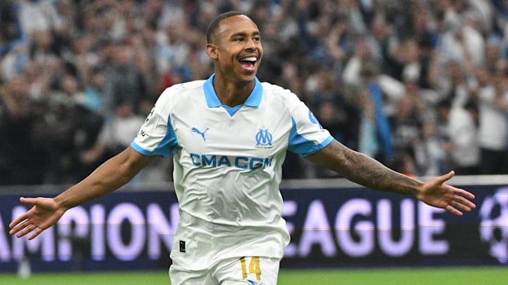 Igor Paixao est annoncé titulaire.