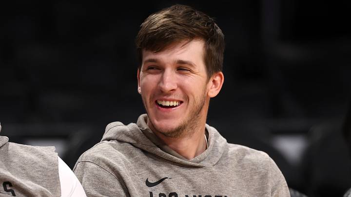 Mar 8, 2024; Los Angeles, California, USA; Los Angeles Lakers guard Austin Reaves (15, right) smiles on the bench prior to the game against the Milwaukee Bucks at Crypto.com Arena. Mandatory Credit: Kiyoshi Mio-USA TODAY Sports Mar 8, 2024; Los Angeles, California, USA; Los Angeles Lakers guard Austin Reaves (15, right) smiles on the bench prior to the game against the Milwaukee Bucks at Crypto.com Arena. Mandatory Credit: Kiyoshi Mio-USA TODAY Sports