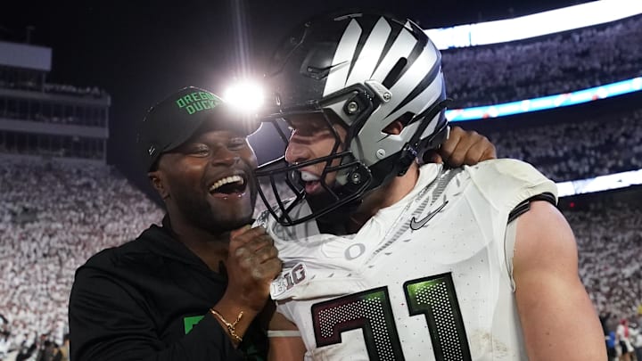 Oregon Ducks defensive back Dillon Thieneman (31).