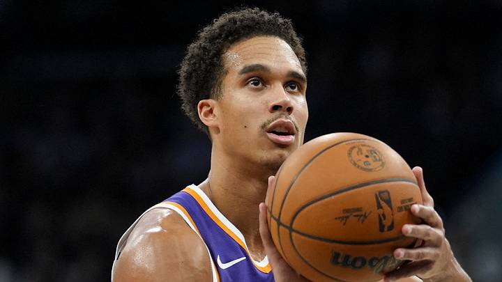 Mar 19, 2026; San Antonio, Texas, USA; Phoenix Suns forward Oso Ighodaro (11) shoots a free throw in the first half against the San Antonio Spurs at Frost Bank Center. Mandatory Credit: Daniel Dunn-Imagn Images Mar 19, 2026; San Antonio, Texas, USA; Phoenix Suns forward Oso Ighodaro (11) shoots a free throw in the first half against the San Antonio Spurs at Frost Bank Center. Mandatory Credit: Daniel Dunn-Imagn Images